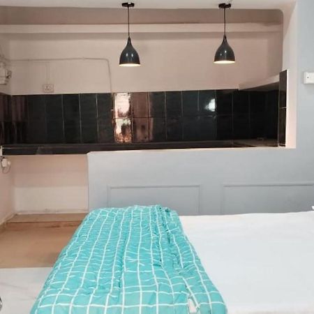 Janki Kunj Varanasi- 3 Room Home Luaran gambar