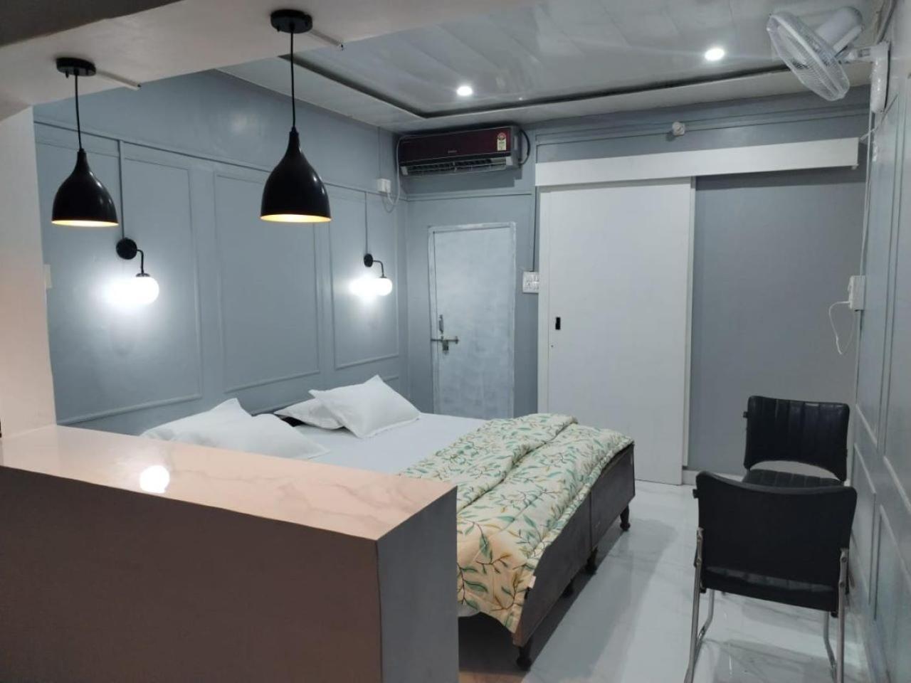 Janki Kunj Varanasi- 3 Room Home Luaran gambar