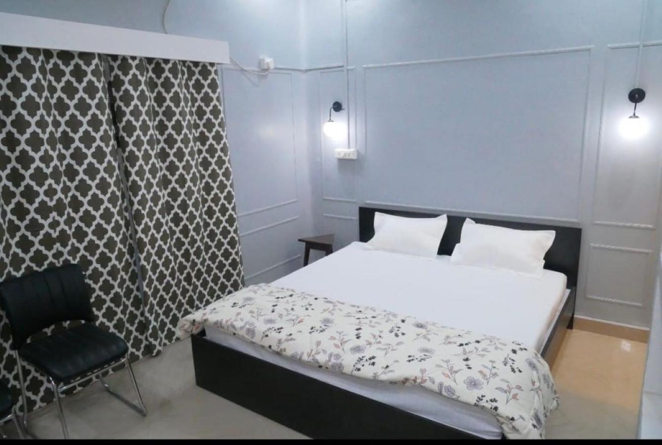 Janki Kunj Varanasi- 3 Room Home Luaran gambar